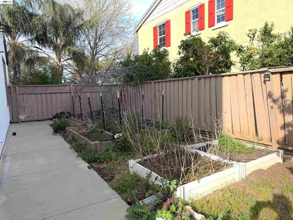 Image 36 of property listing at 726 S Escuela Dr, Mountain House, CA 95391