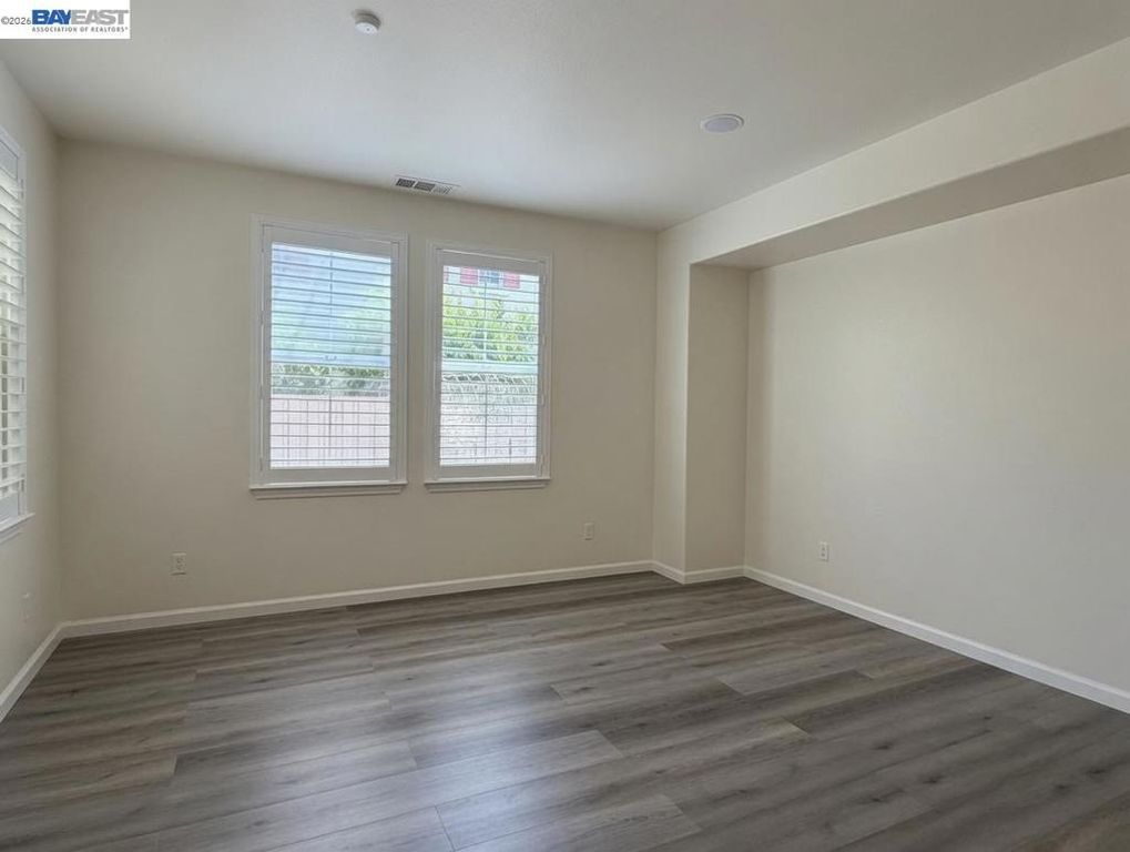 Image 5 of property listing at 726 S Escuela Dr, Mountain House, CA 95391