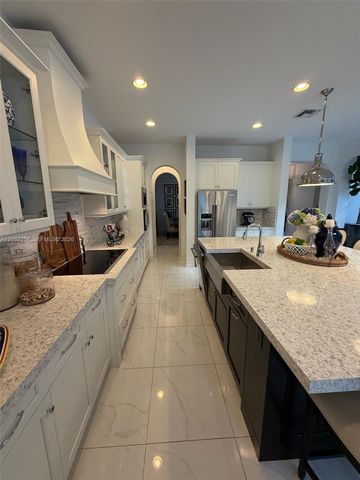 10609 SW 55th St, Cooper City, FL 33328