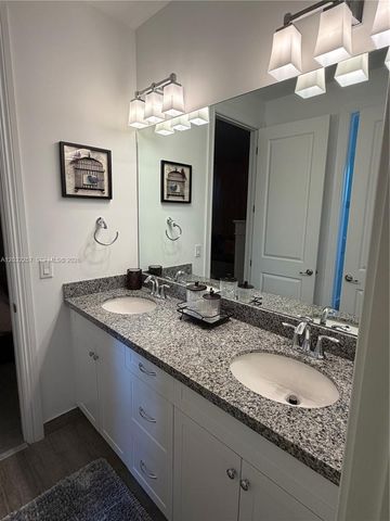 10609 SW 55th St, Cooper City, FL 33328