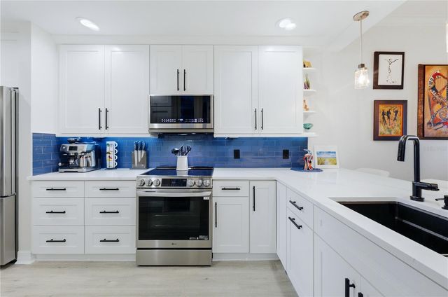 5531 CANNES CIRCLE 403, Sarasota, FL 34231