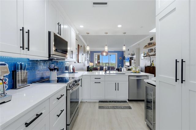 5531 CANNES CIRCLE 403, Sarasota, FL 34231