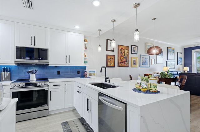 5531 CANNES CIRCLE 403, Sarasota, FL 34231