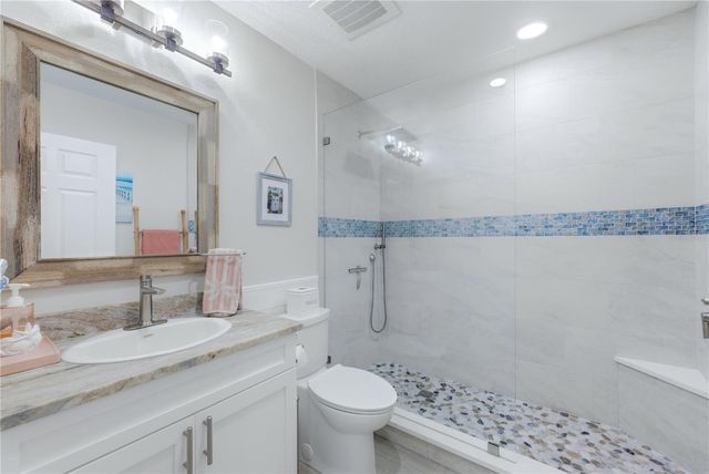 5531 CANNES CIRCLE 403, Sarasota, FL 34231