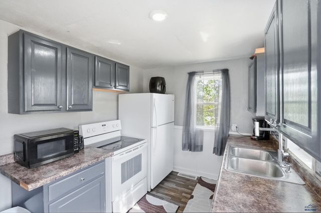 121 E NOWLIN, Rapid City, SD 57701