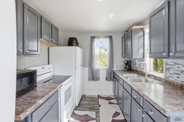 121 E NOWLIN, Rapid City, SD 57701