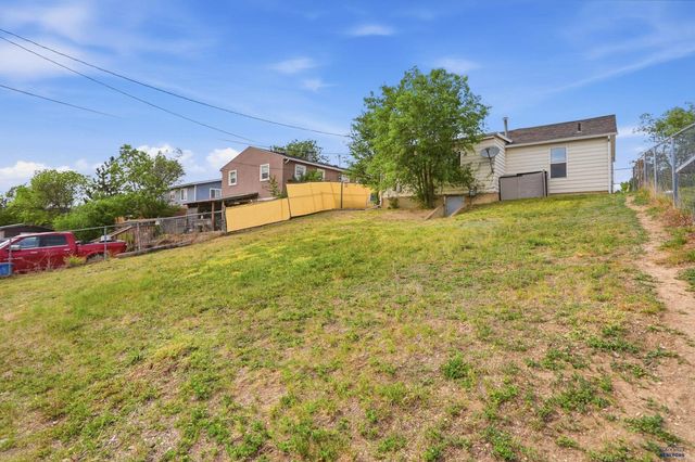 121 E NOWLIN, Rapid City, SD 57701