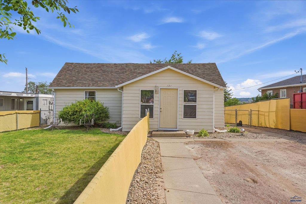 121 E NOWLIN, Rapid City, SD 57701