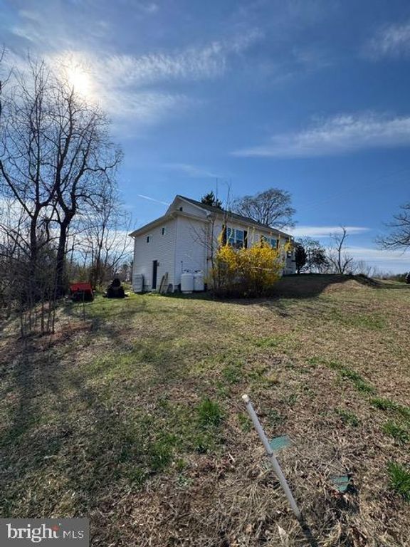 1588 MOUNTAIN VIEW RD, Stafford, VA 22554