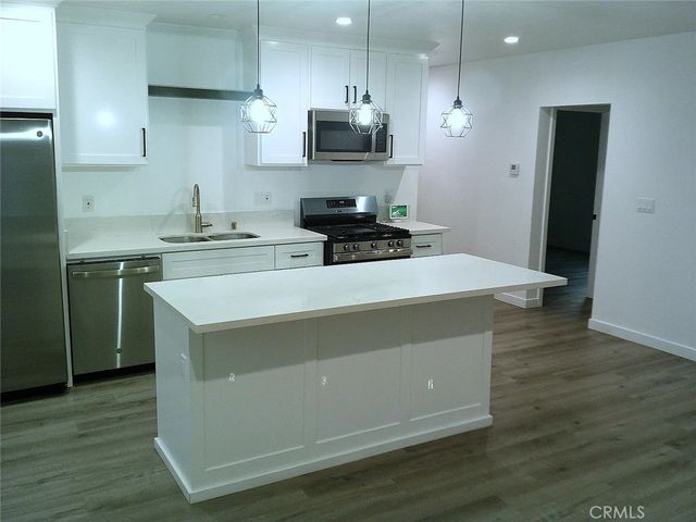 120 E 68th St, Long Beach, CA 90805