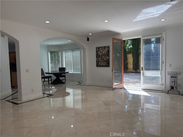 5717 MELVIN Avenue, Tarzana, CA 91356