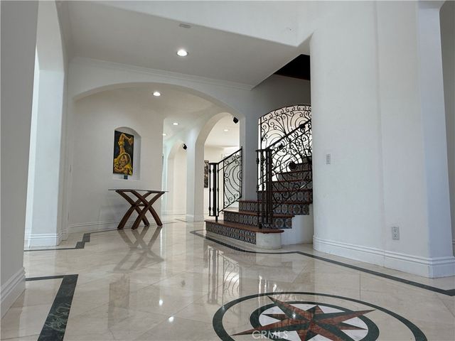 5717 MELVIN Avenue, Tarzana, CA 91356