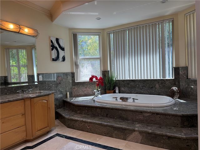 5717 MELVIN Avenue, Tarzana, CA 91356