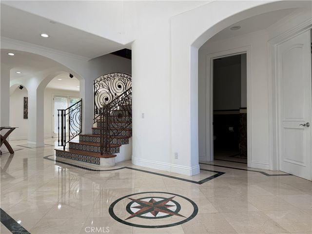 5717 MELVIN Avenue, Tarzana, CA 91356