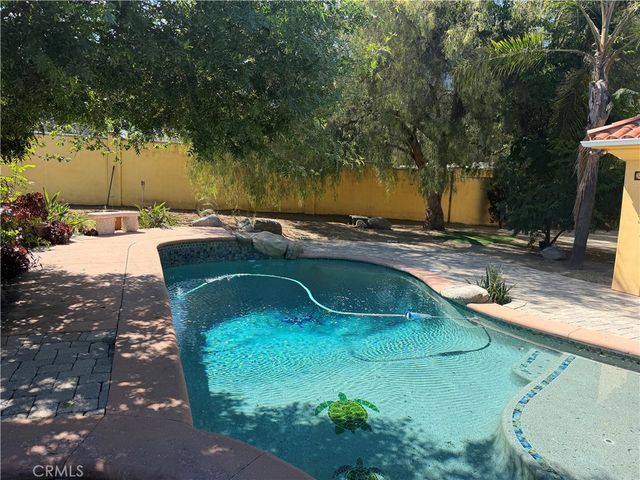 5717 MELVIN Avenue, Tarzana, CA 91356