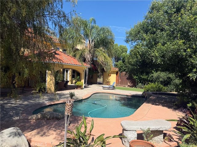 5717 MELVIN Avenue, Tarzana, CA 91356