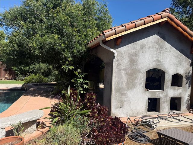 5717 MELVIN Avenue, Tarzana, CA 91356