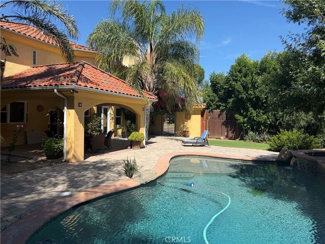 5717 MELVIN Avenue, Tarzana, CA 91356