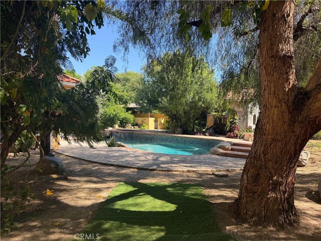 5717 MELVIN Avenue, Tarzana, CA 91356