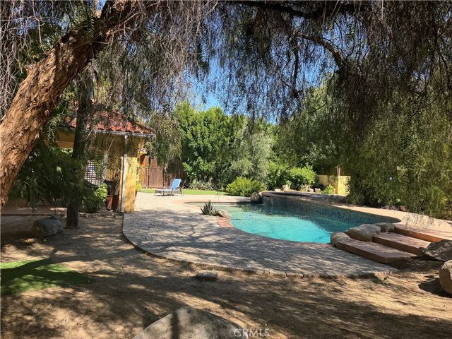 5717 MELVIN Avenue, Tarzana, CA 91356
