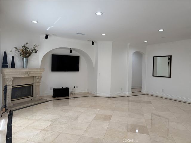 5717 MELVIN Avenue, Tarzana, CA 91356