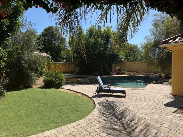 5717 MELVIN Avenue, Tarzana, CA 91356