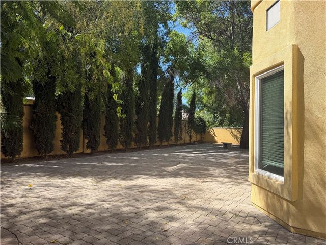 5717 MELVIN Avenue, Tarzana, CA 91356