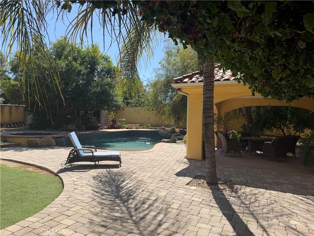 5717 MELVIN Avenue, Tarzana, CA 91356