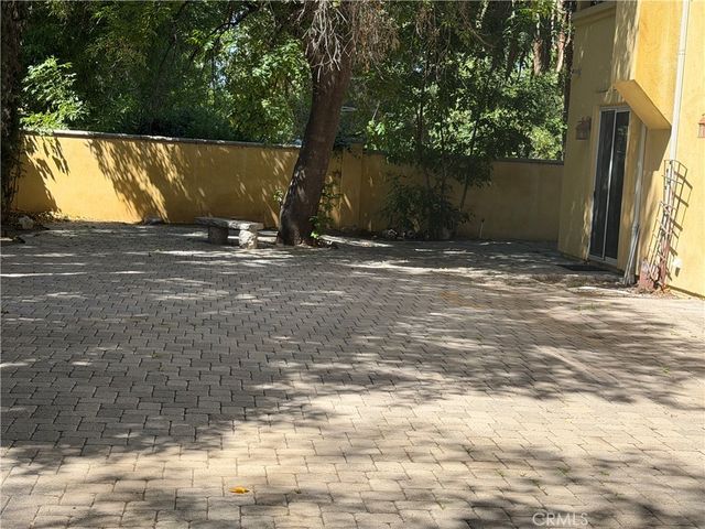 5717 MELVIN Avenue, Tarzana, CA 91356
