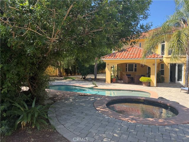 5717 MELVIN Avenue, Tarzana, CA 91356