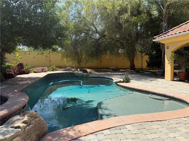 5717 MELVIN Avenue, Tarzana, CA 91356