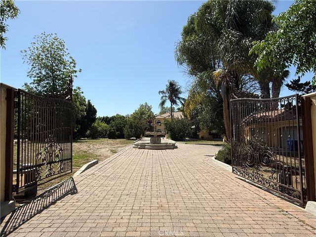 5717 MELVIN Avenue, Tarzana, CA 91356