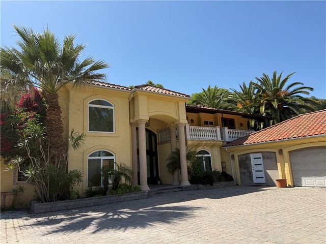 5717 MELVIN Avenue, Tarzana, CA 91356