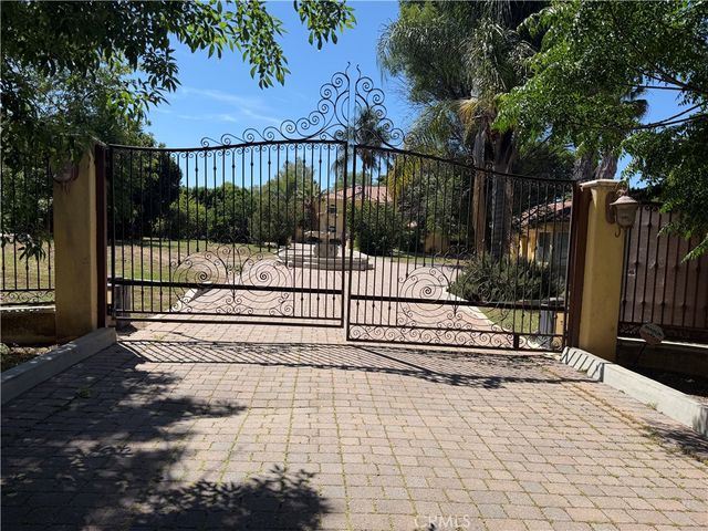 5717 MELVIN Avenue, Tarzana, CA 91356
