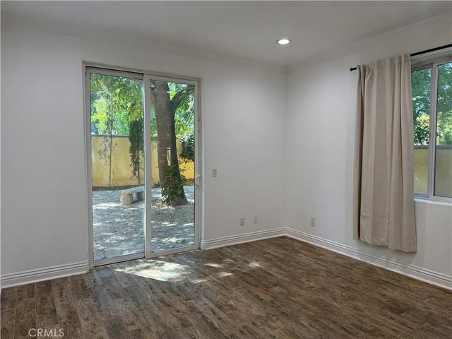 5717 MELVIN Avenue, Tarzana, CA 91356