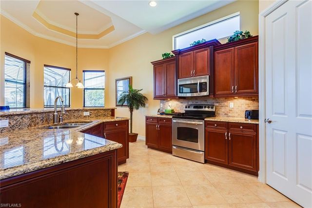 7747 Cottesmore DR, Naples, FL 34113