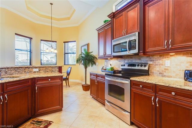 7747 Cottesmore DR, Naples, FL 34113
