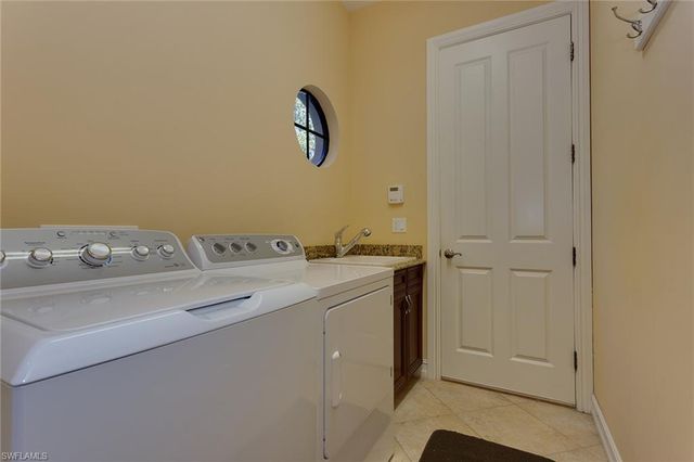 7747 Cottesmore DR, Naples, FL 34113