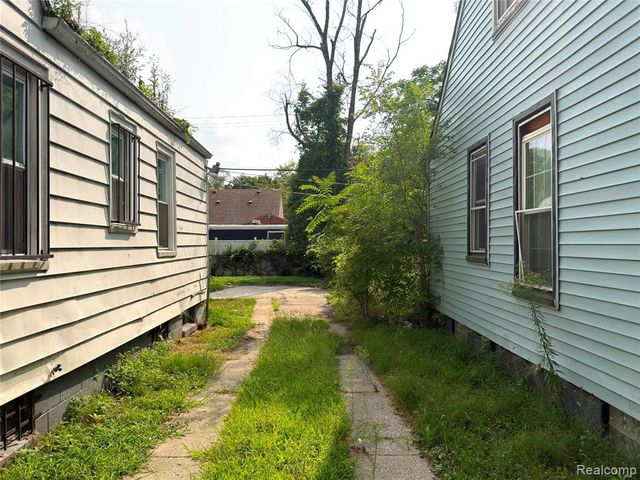 18550 Pierson Street, Detroit, MI 48219