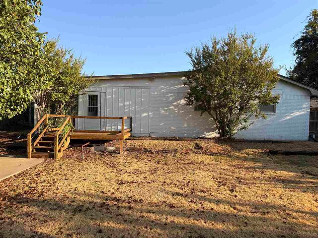 7306 NW Compass Ave, Lawton, OK 73505