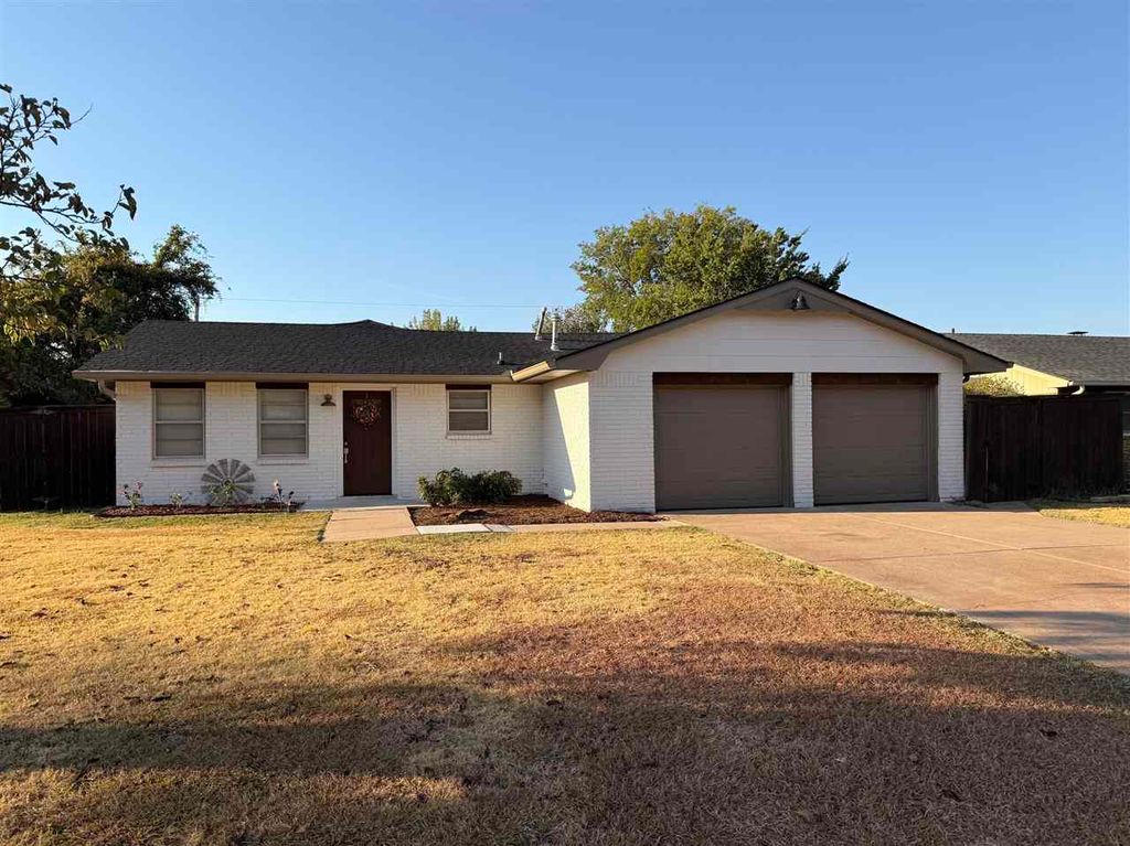 7306 NW Compass Ave, Lawton, OK 73505