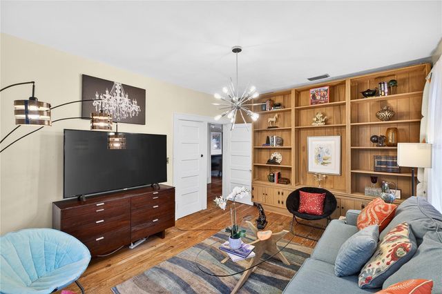 1305 WASHINGTON AVENUE, Eustis, FL 32726