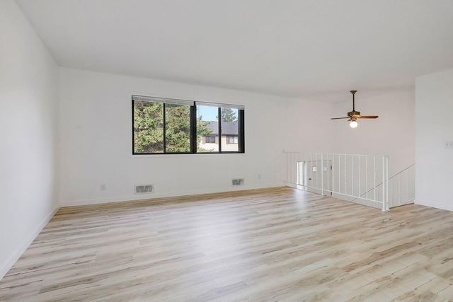 9205 Dartford Road, Woodbury, MN 55125