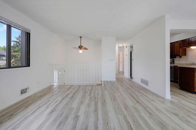 9205 Dartford Road, Woodbury, MN 55125