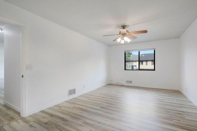 9205 Dartford Road, Woodbury, MN 55125