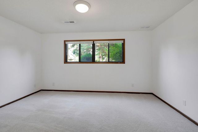 9205 Dartford Road, Woodbury, MN 55125