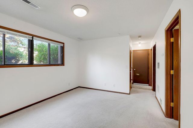 9205 Dartford Road, Woodbury, MN 55125
