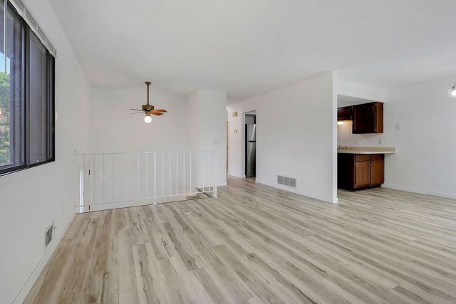 9205 Dartford Road, Woodbury, MN 55125