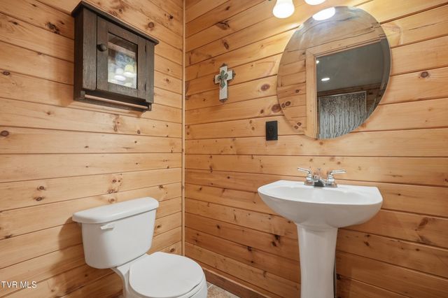 538 Burbank Road, Roan Mountain, TN 37687