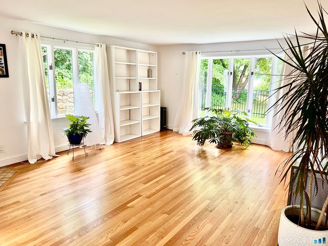 530 Bloomfield Avenue, Bloomfield, CT 06002